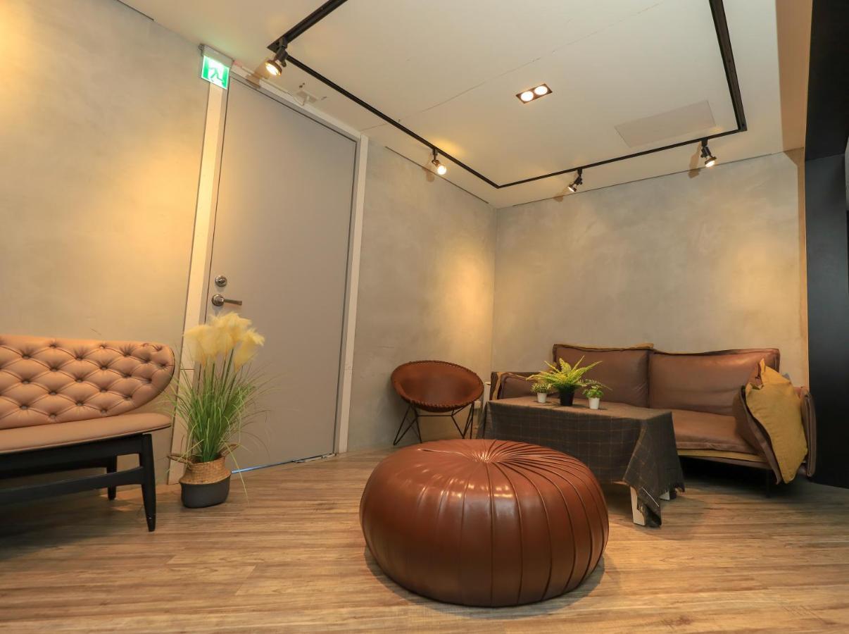 Easylazy Inn Тайчжун Экстерьер фото